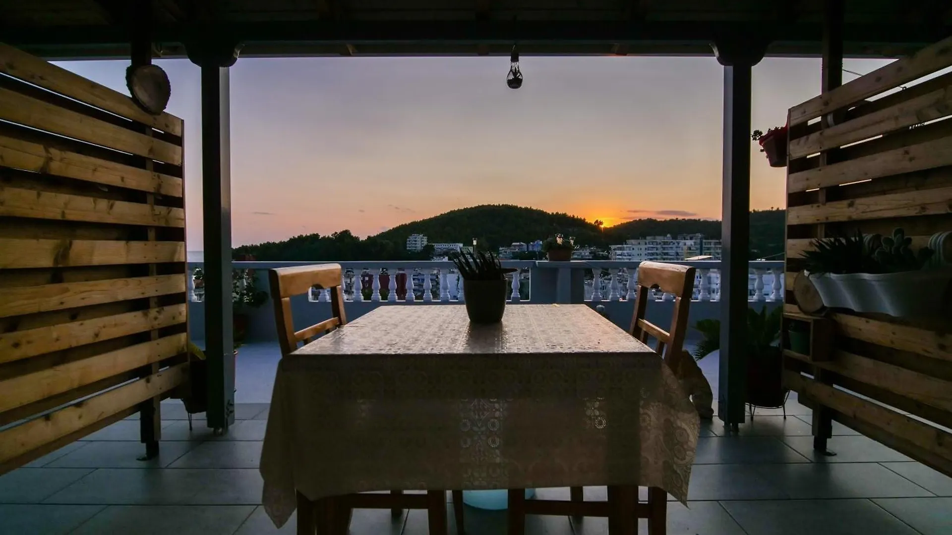 Sea Breeze Rooms Himare 0*,  Albania
