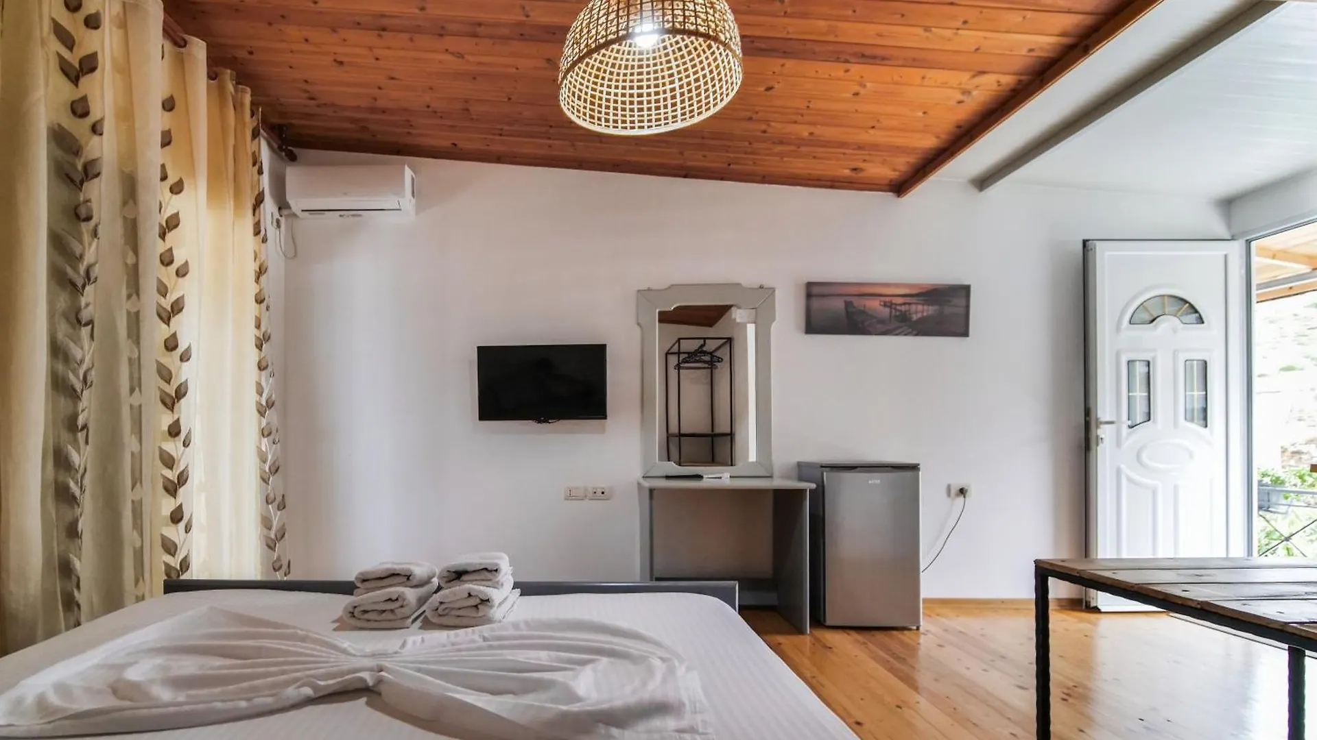 Sea Breeze Rooms Himare Appartamento