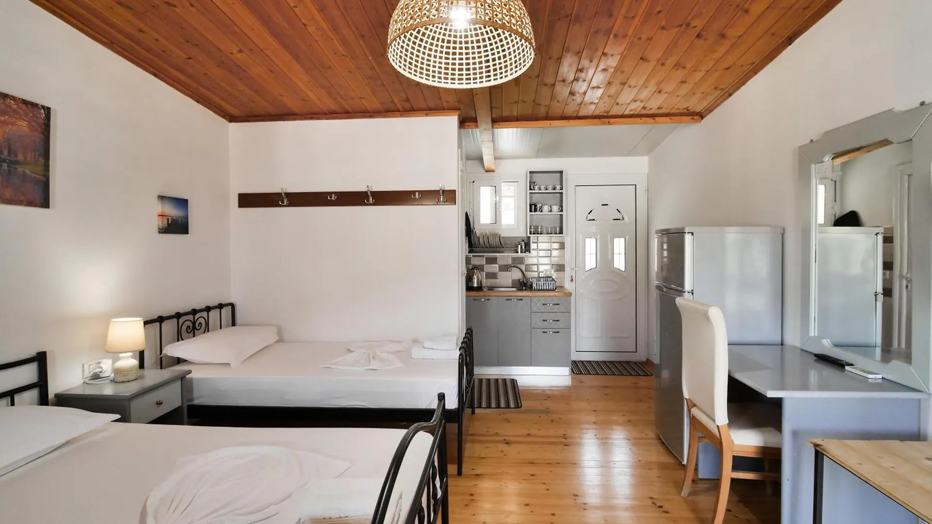 Sea Breeze Rooms Himare Appartamento
