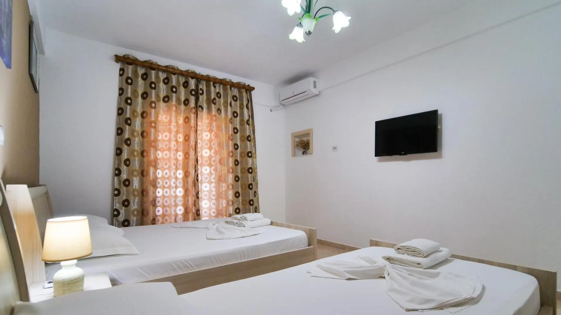 Sea Breeze Rooms Himare Appartamento
